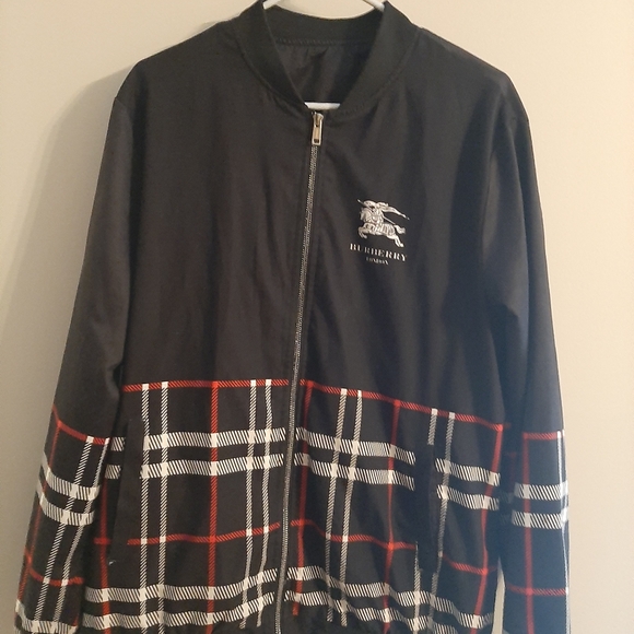 Size Menium Burberry Jacket Windbreaker - Picture 2 of 2